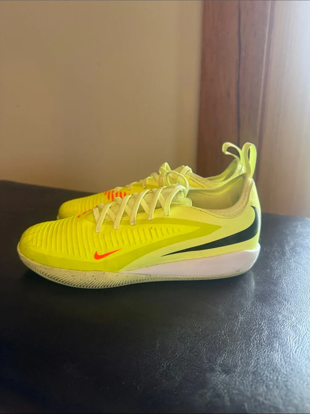 Nike Kids' phantom turf shoe